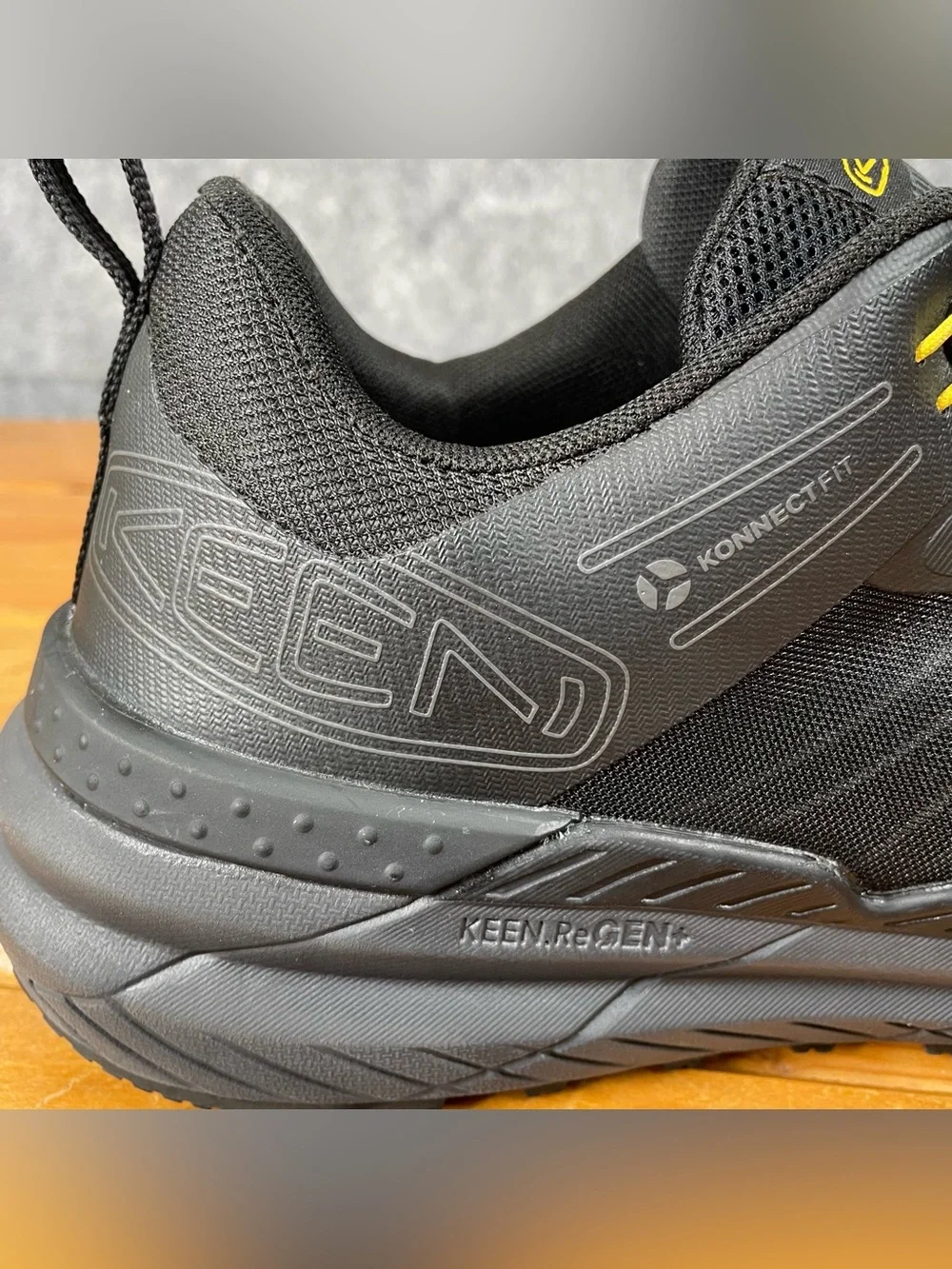 KEEN Utility Speedworks Carbon Toe Mens 11D Black Work Shoes Sneakers EH SR
